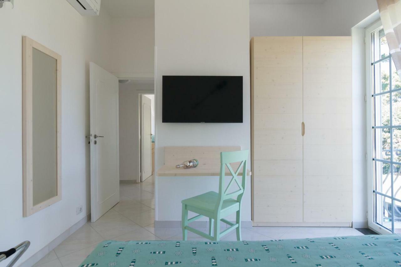 Aquamarine Relaxing Capri Suites Exterior photo